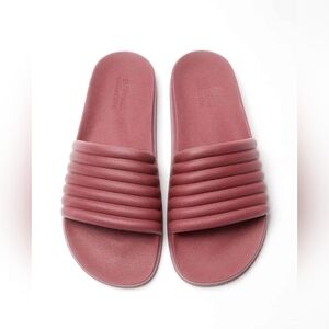 🎁BNIP Girlfriend Collective Fig Reslides Size 10